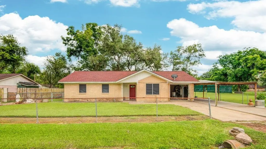 107 Langham Street, Freeport, TX 77541 - #1