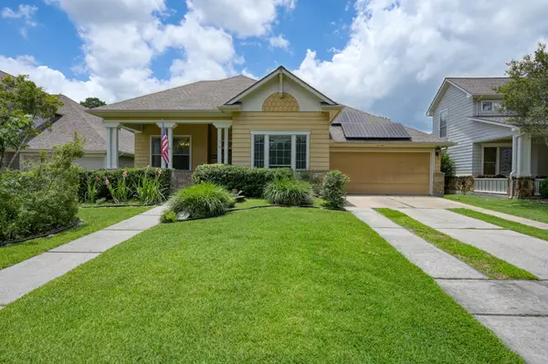 74 W Tapestry Park Circle, The Woodlands, TX 77381