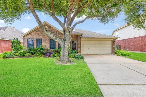 6712 Paigetree Lane, Pearland, TX 77584