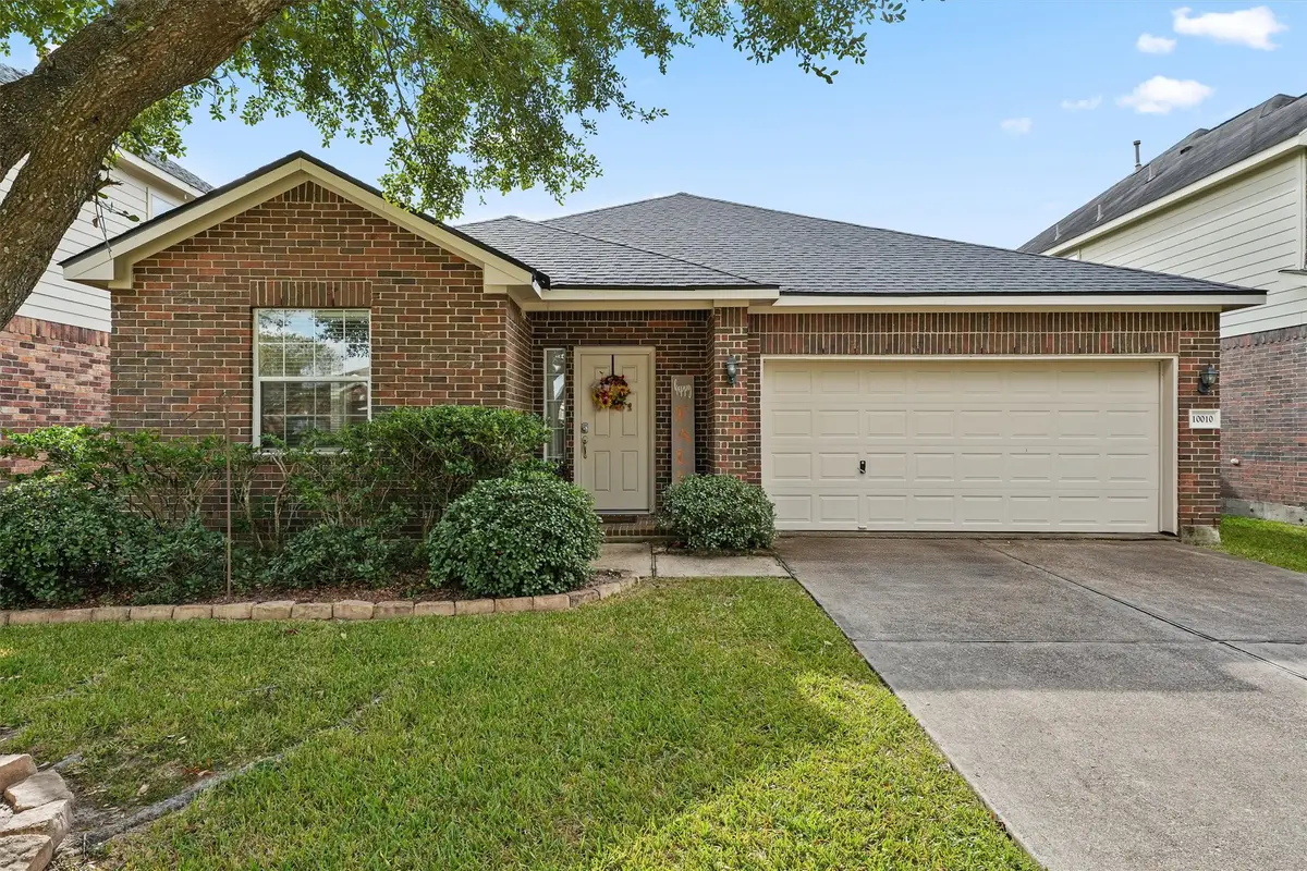 10010 Wood Leaf Court, Baytown, TX 77521 - Image #1