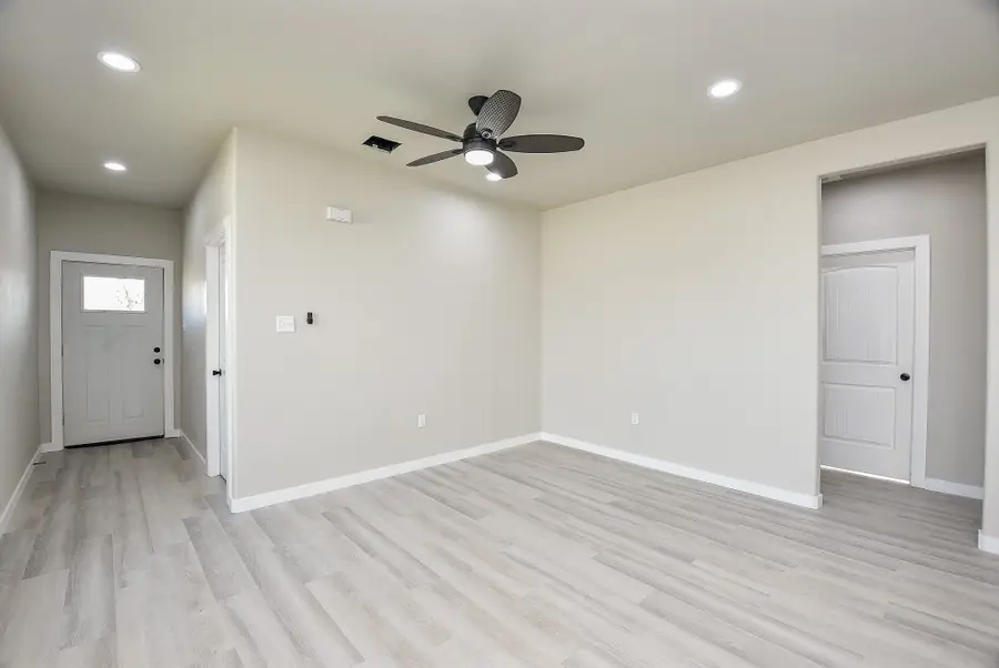 100 S 12 Th Street, West Columbia, TX 77486 - Image #3