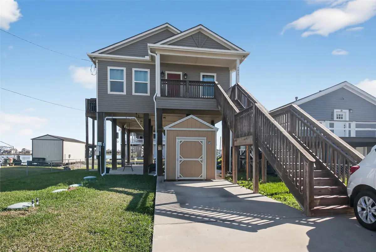 7017 Delesandri Drive, Hitchcock, TX 77563 - Image #1