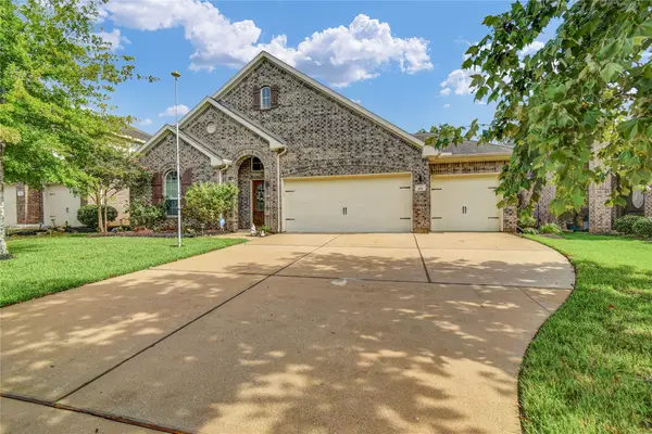 108 Woodridge Crossing, Clute, TX 77531