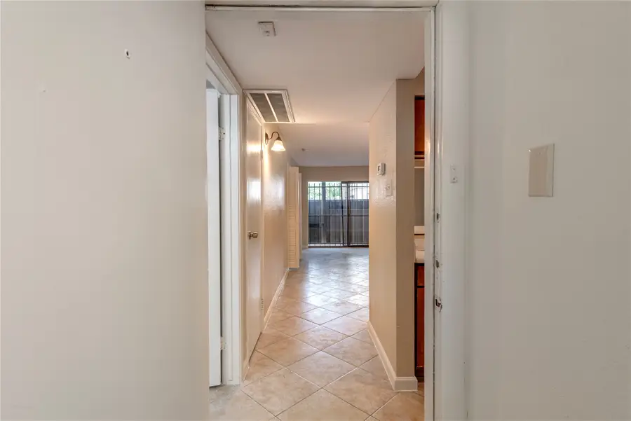 3005 Walnut Bend Lane #12, Houston, TX 77042 - Image #3