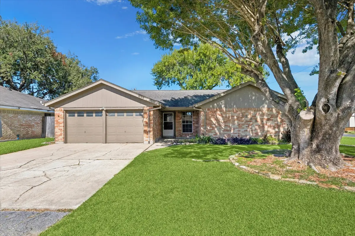 2302 37th Avenue N, Texas City, TX 77590 - Image #1