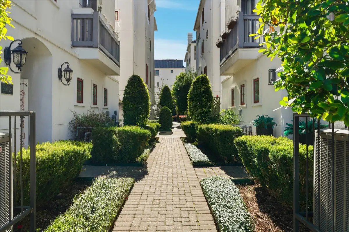 2730 Harvard Street, Houston, TX 77008 - Image #1