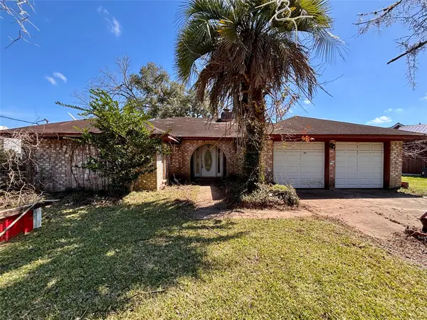 437 Bluebonnet Drive, Jones Creek, TX 77541