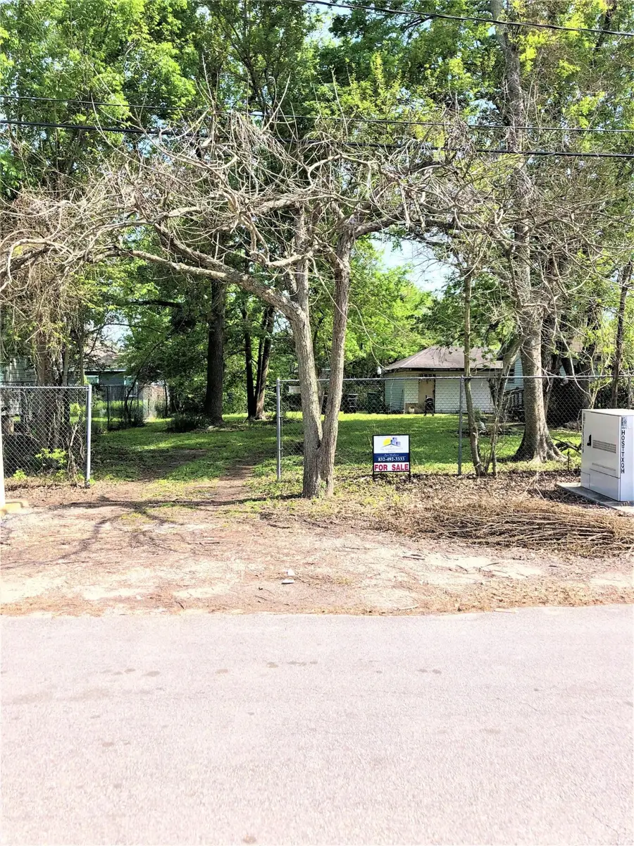 991 Reverend B J Lewis Drive, Houston, TX 77088 - Image #3