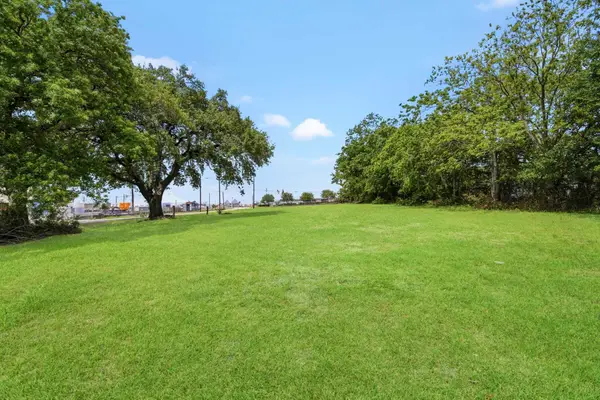 9400 Randolph Street, Houston, TX 77061