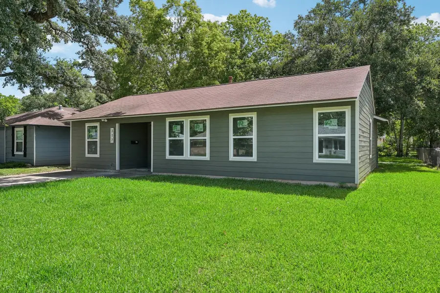 317 Redwood Street, Lake Jackson, TX 77566 - #3