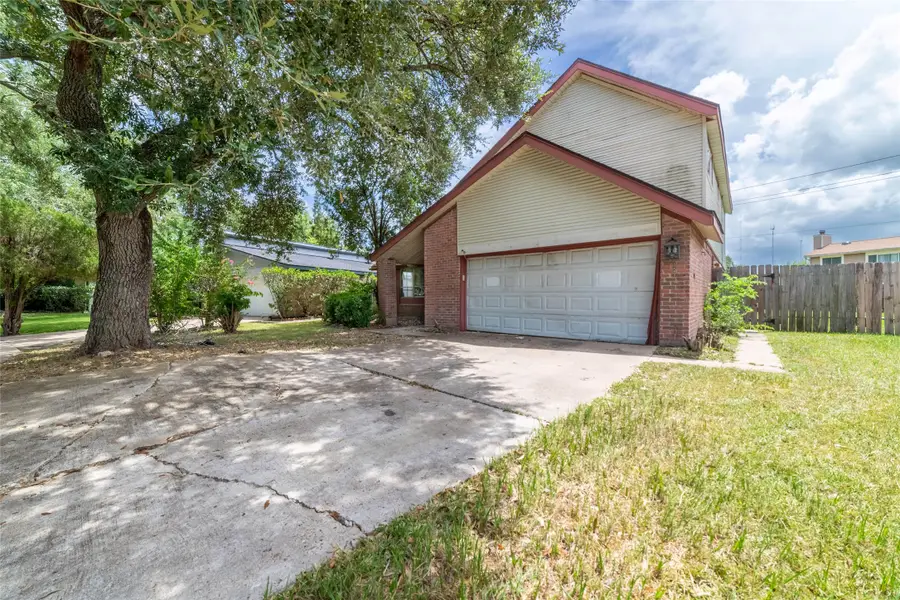 1203 Whispering Pine Drive, Missouri City, TX 77489 - Image #2