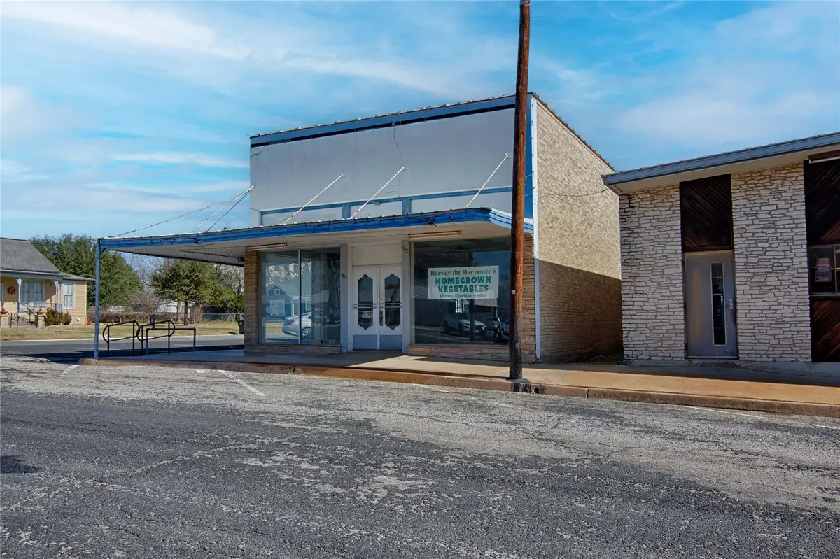 702 Upton Avenue, Schulenburg, TX 78956 - Image #1