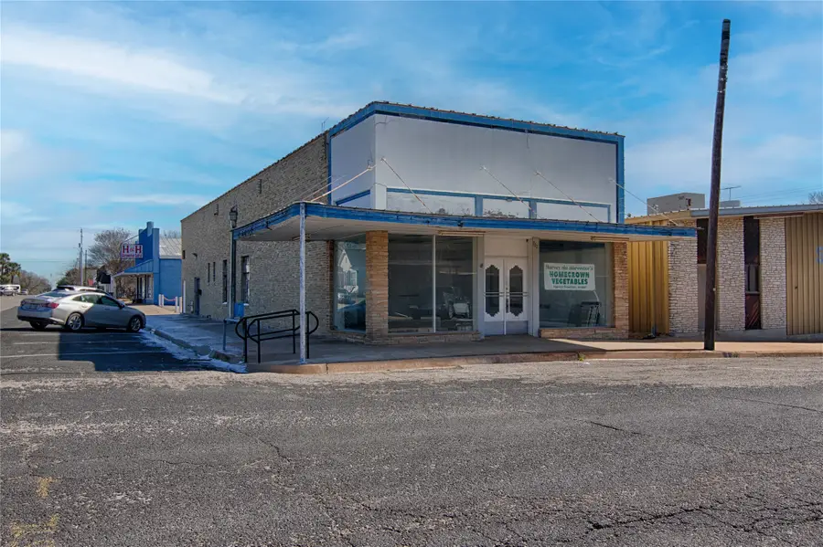 702 Upton Avenue, Schulenburg, TX 78956 - Image #3