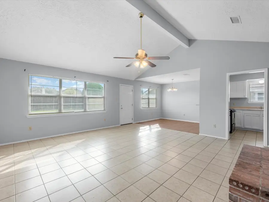 11942 Silver Island Circle, Houston, TX 77067 - Image #2