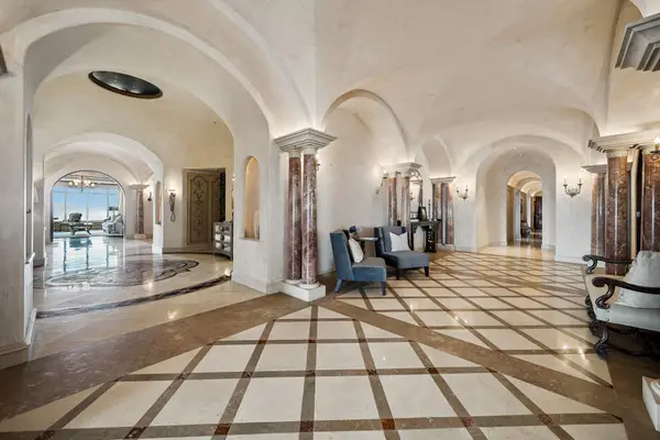 2121 Kirby Drive #33, Houston, TX 77019