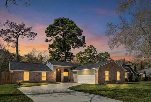 7427 Willow Oak Drive, Baytown, TX 77521