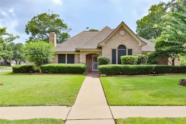 124 Zinnia Street, Lake Jackson, TX 77566
