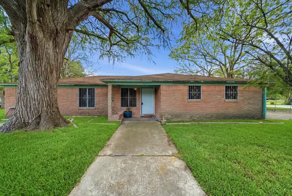 3002 Carolyn Street, Bacliff, TX 77518