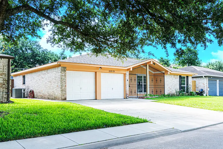 11819 S Ridgewood Circle, Houston, TX 77071 - #2