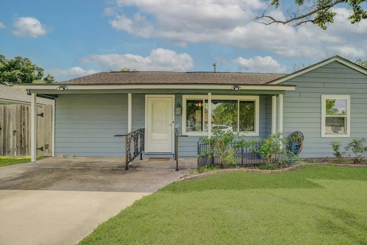 413 Farrer Street, Angleton, TX 77515 - #1