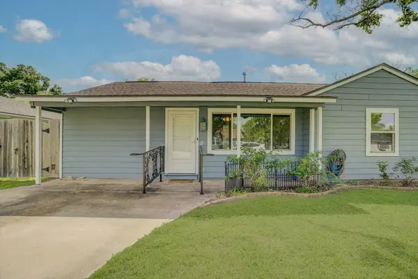 413 Farrer Street, Angleton, TX 77515