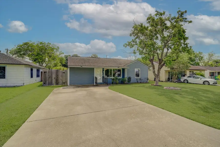 413 Farrer Street, Angleton, TX 77515 - #2