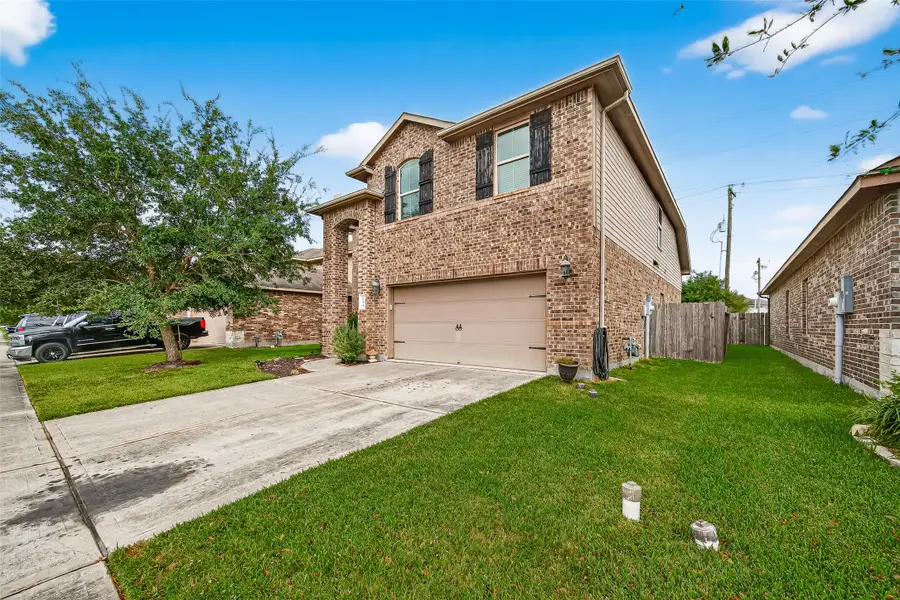 334 Kendall Crest Drive, Alvin, TX 77511 - Image #2