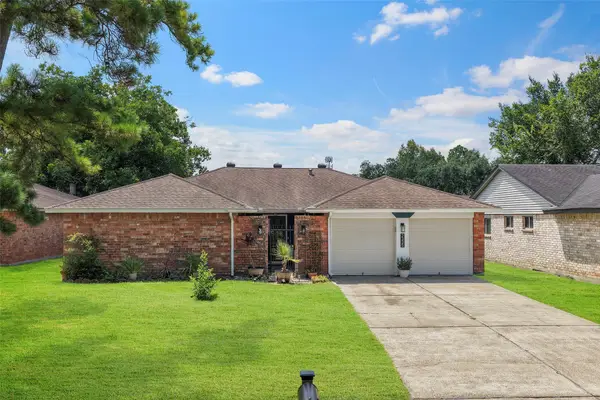 2335 Farriers Bend Drive, Friendswood, TX 77546