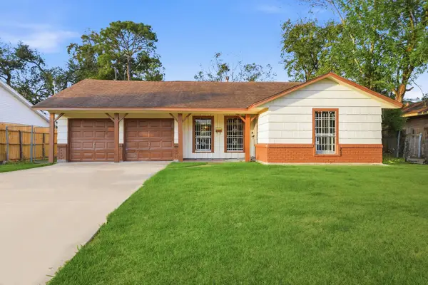 535 Edgebrook Drive, Houston, TX 77034