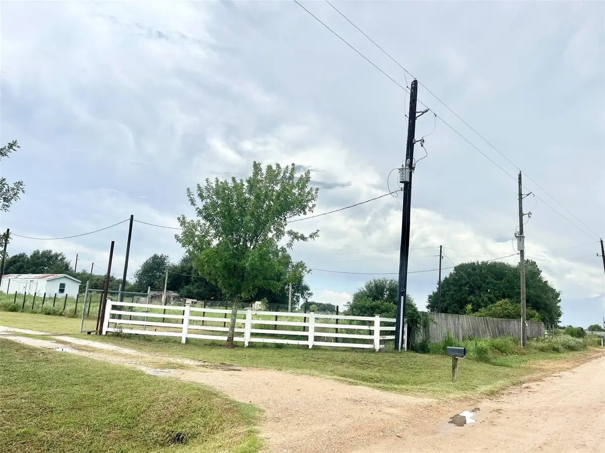 5343 Mieth Road, Sealy, TX 77474 - Image #1