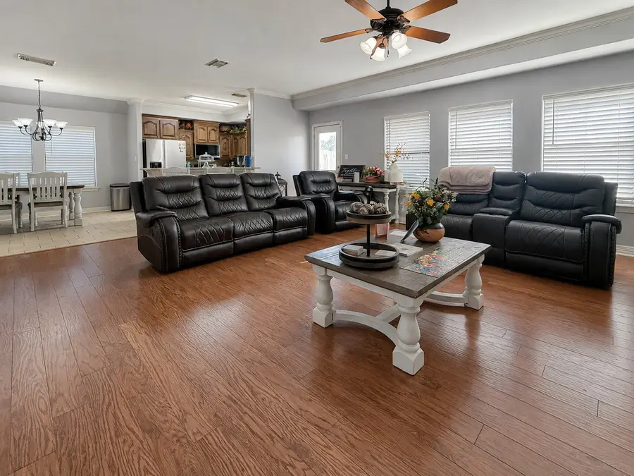 205 Madison Avenue, Clute, TX 77531 - #2