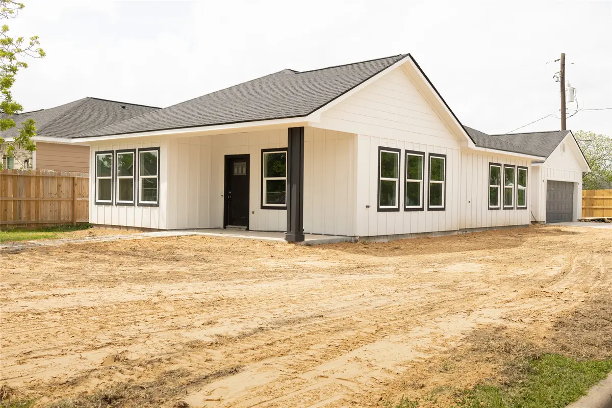 1300 Edison Avenue, Baytown, TX 77520 - #1