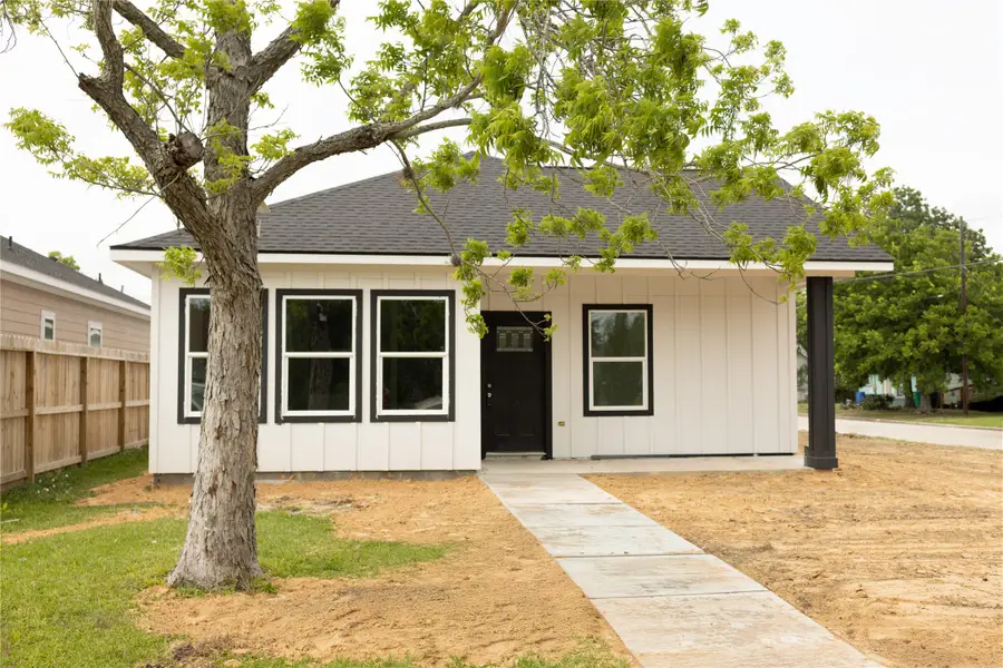 1300 Edison Avenue, Baytown, TX 77520 - #2