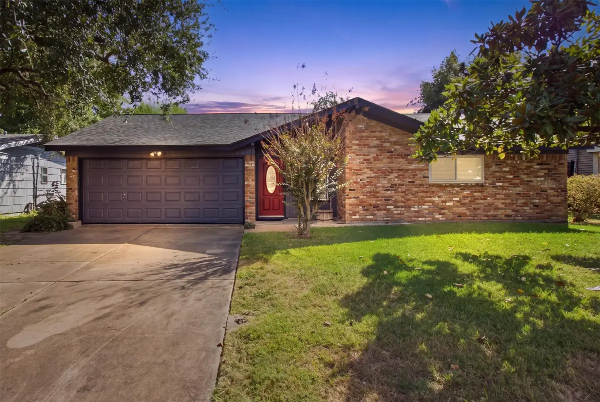 321 Chestnut Street, Lake Jackson, TX 77566 - #1