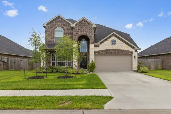 12114 Champions Forest Drive, Mont Belvieu, TX 77535