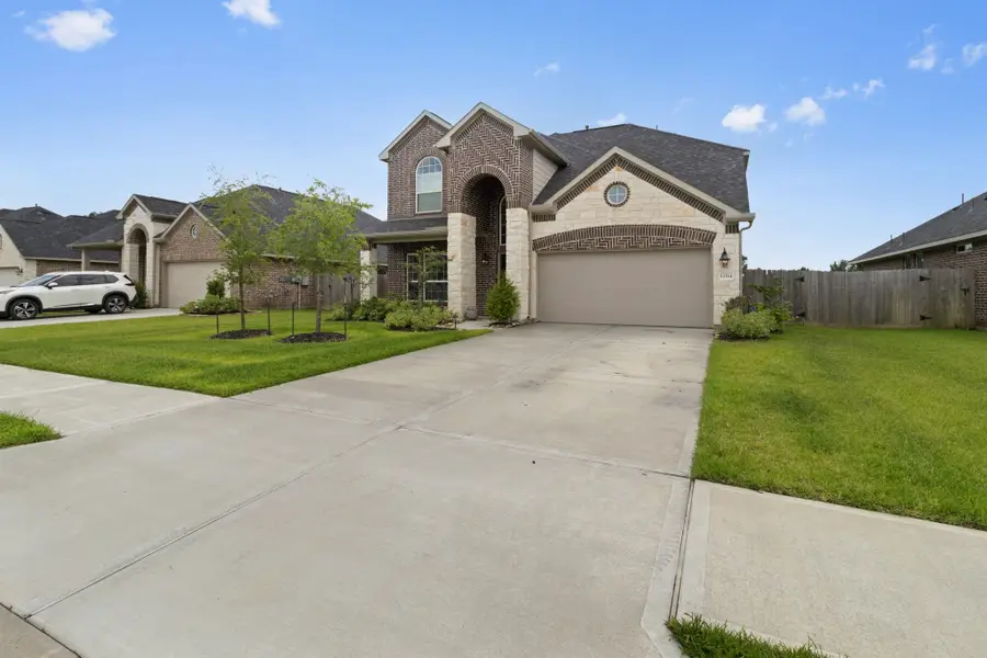 12114 Champions Forest Drive, Monterey Belvieu, TX 77535 - Image #3