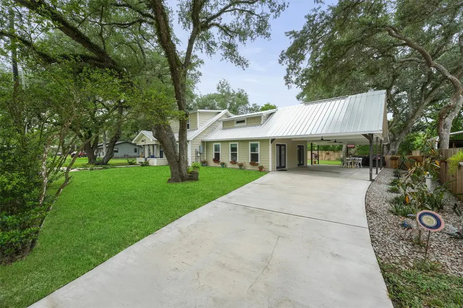 35 Bounty Street, Blessing, TX 77419 - Image #2