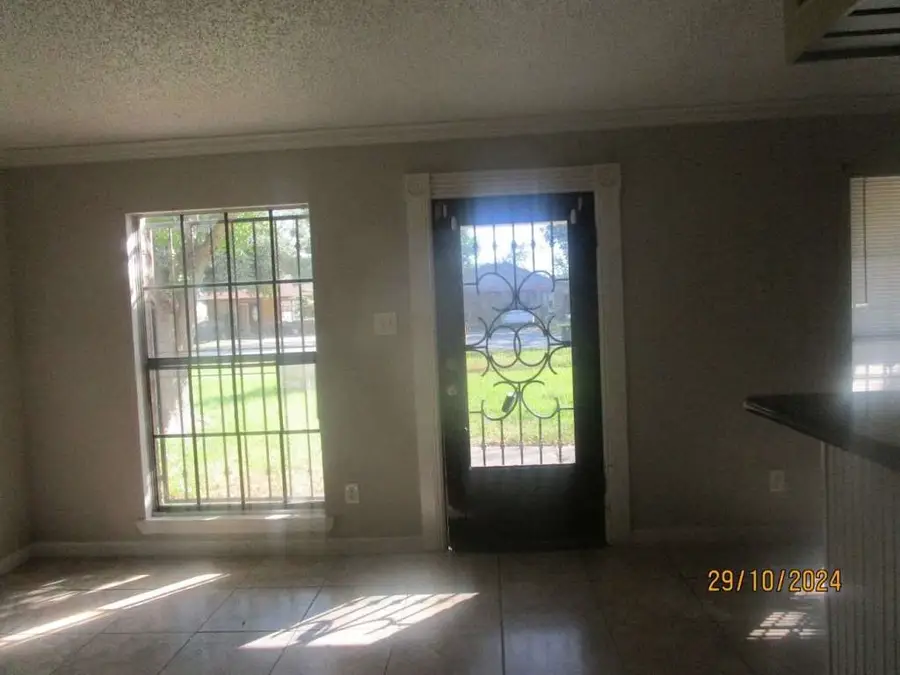 601 N 12th Street, La Porte, TX 77571 - Image #2