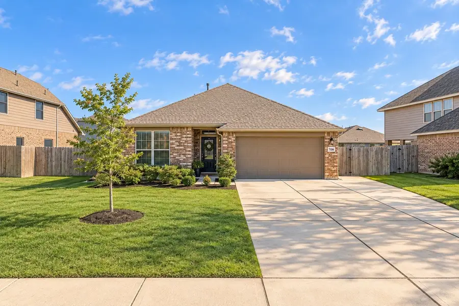 7106 Hillside Avenue, Monterey Belvieu, TX 77523 - #3