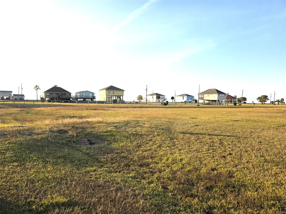 1 Mockingbird Lane, Anahuac, TX 77514 - Image #1