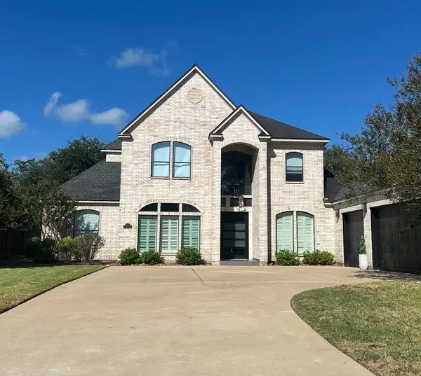 109 Northwood Drive, Lake Jackson, TX 77566