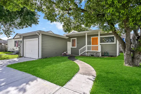 4611 Avenue S, Galveston, TX 77551