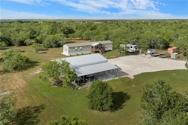 1455 Rainbow Road, Cuero, TX 77954