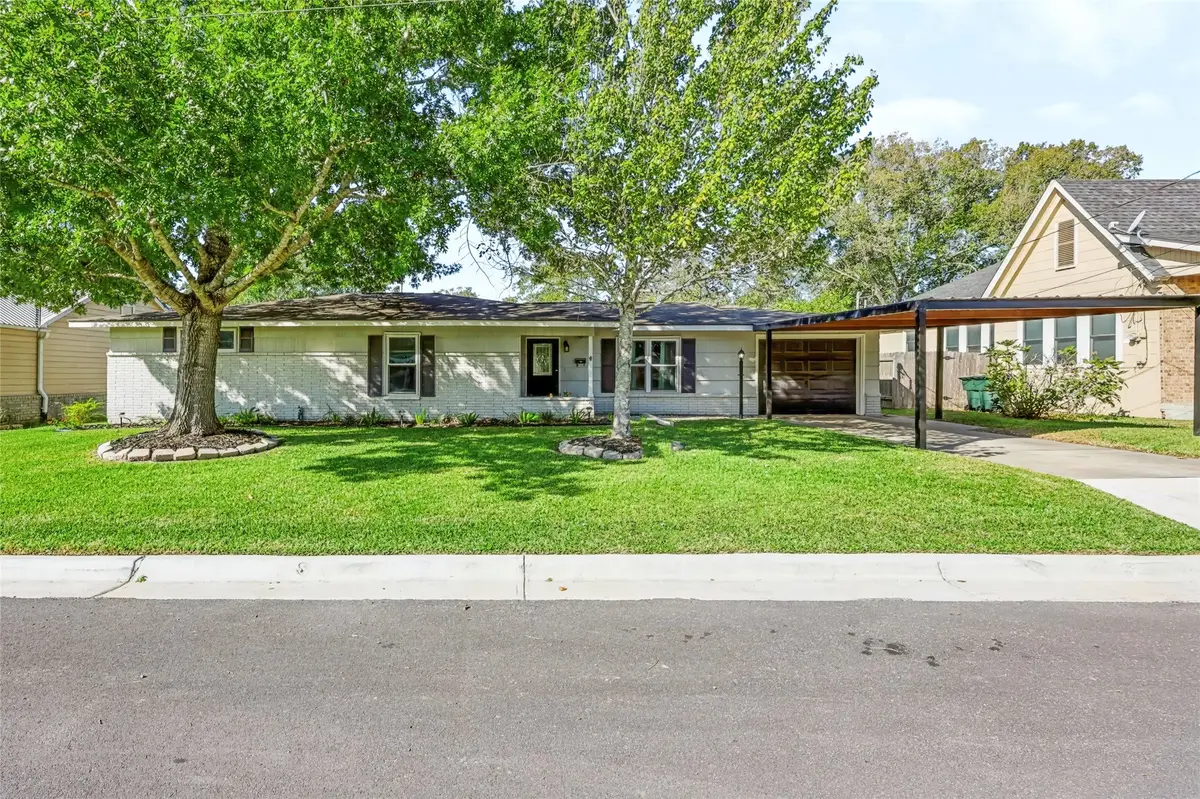 603 N Ridge Street, Hallettsville, TX 77964 - #1
