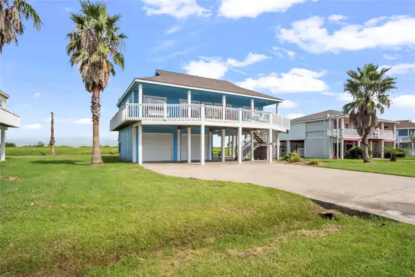 3189 Castle Drive, Crystal Beach, TX 77650