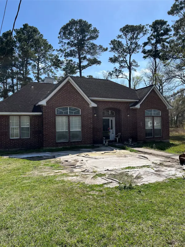 320 Commerce Lane, Highlands, TX 77562