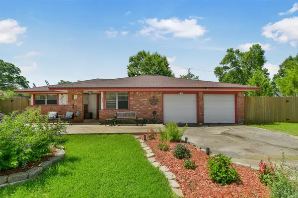 523 Oakdale Avenue, Shoreacres, TX 77571