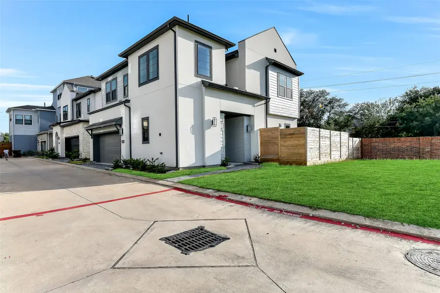 12037 Royal Oaks Run Drive, Houston, TX 77082 - Image #2