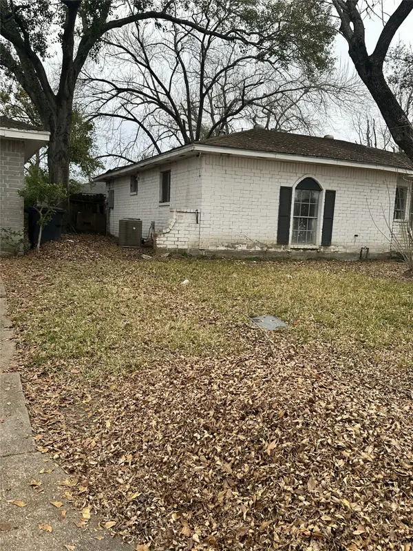 4937 E Ridge Creek Drive, Houston, TX 77053