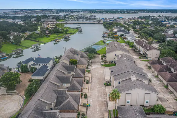 2032 Glencove Drive, Seabrook, TX 77586